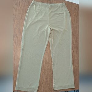 Chico's Easywear Sage Green Wrinkle Free Pants Size L/12 Short